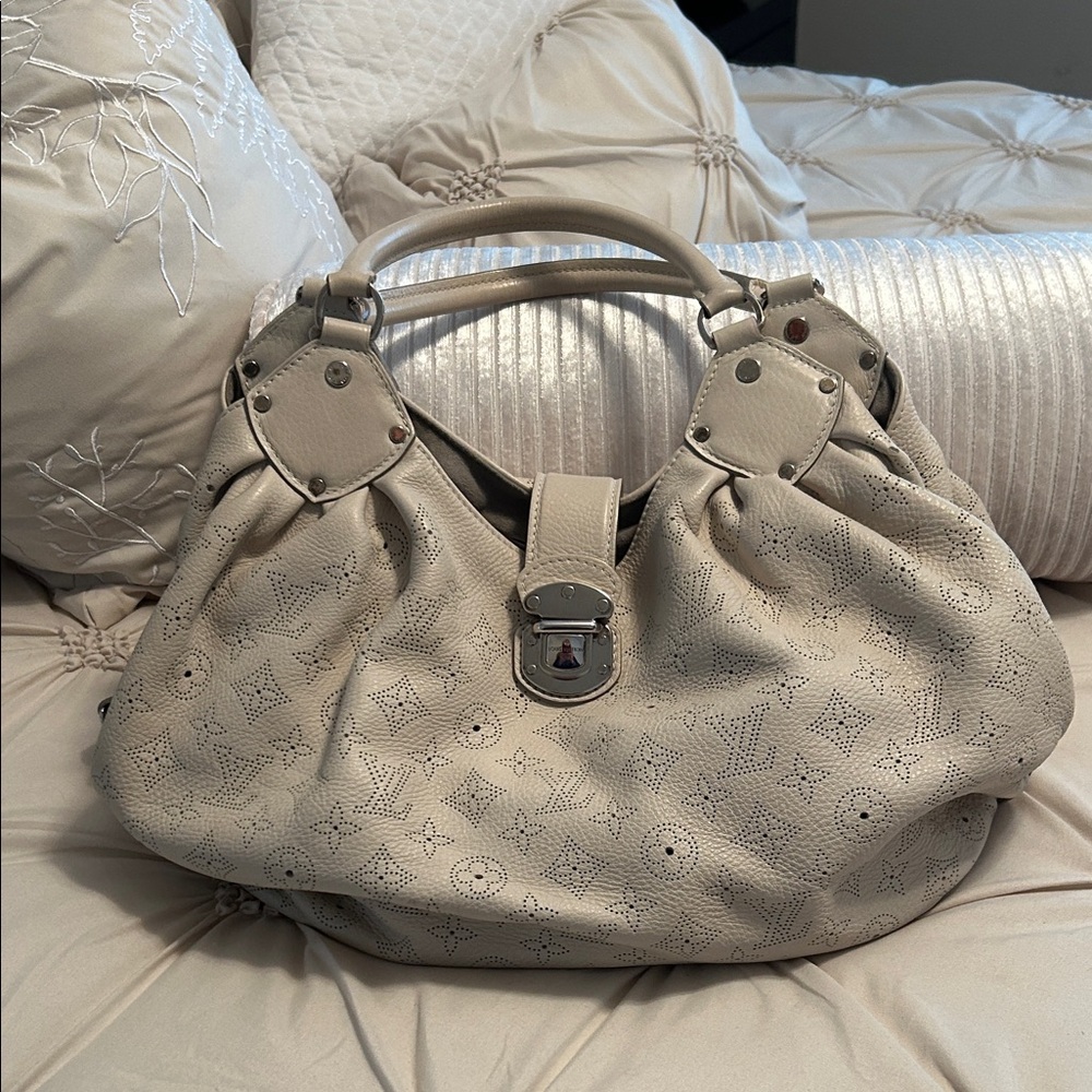 Beautiful Large Louis Vuitton Mahina  cream Hobo Bag.